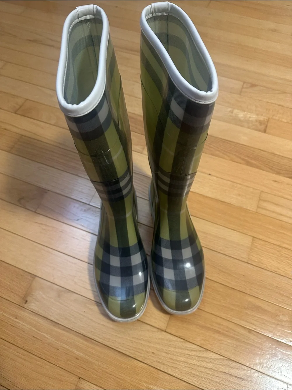 Burberry Green Plaid Rain Boots with White Soles Size 41